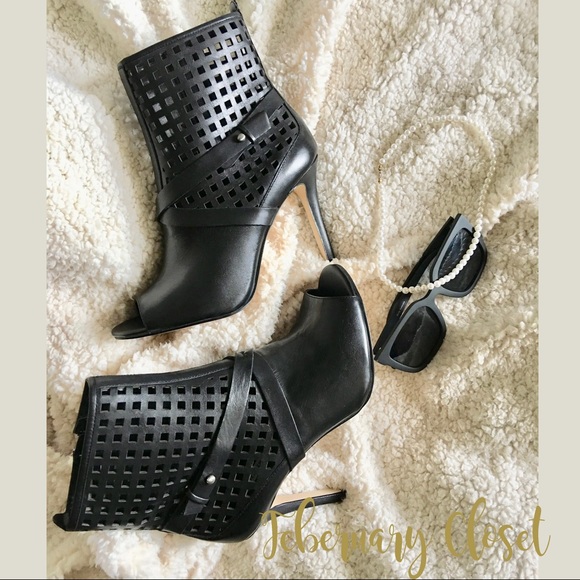 February Closet Shoes - SOLD. Black Heels by Guess